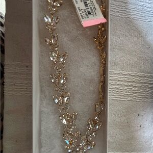 Elegant Gold and Crystal Necklace